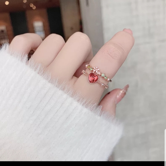 New adjustable sweet heart flower red hear ring - Picture 2 of 2